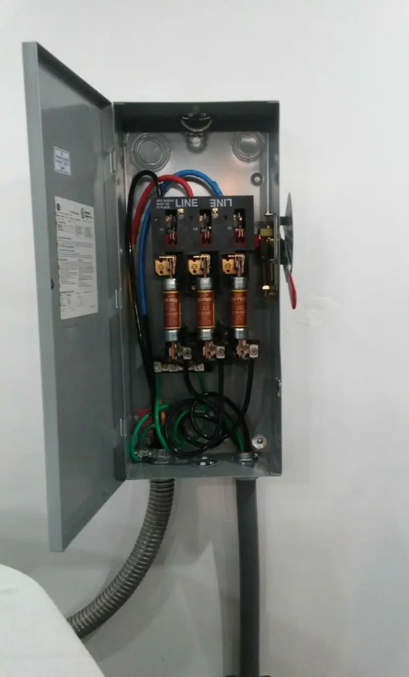 Three-phase disconnect switch installed for Smoke Detector Installation in Elkins